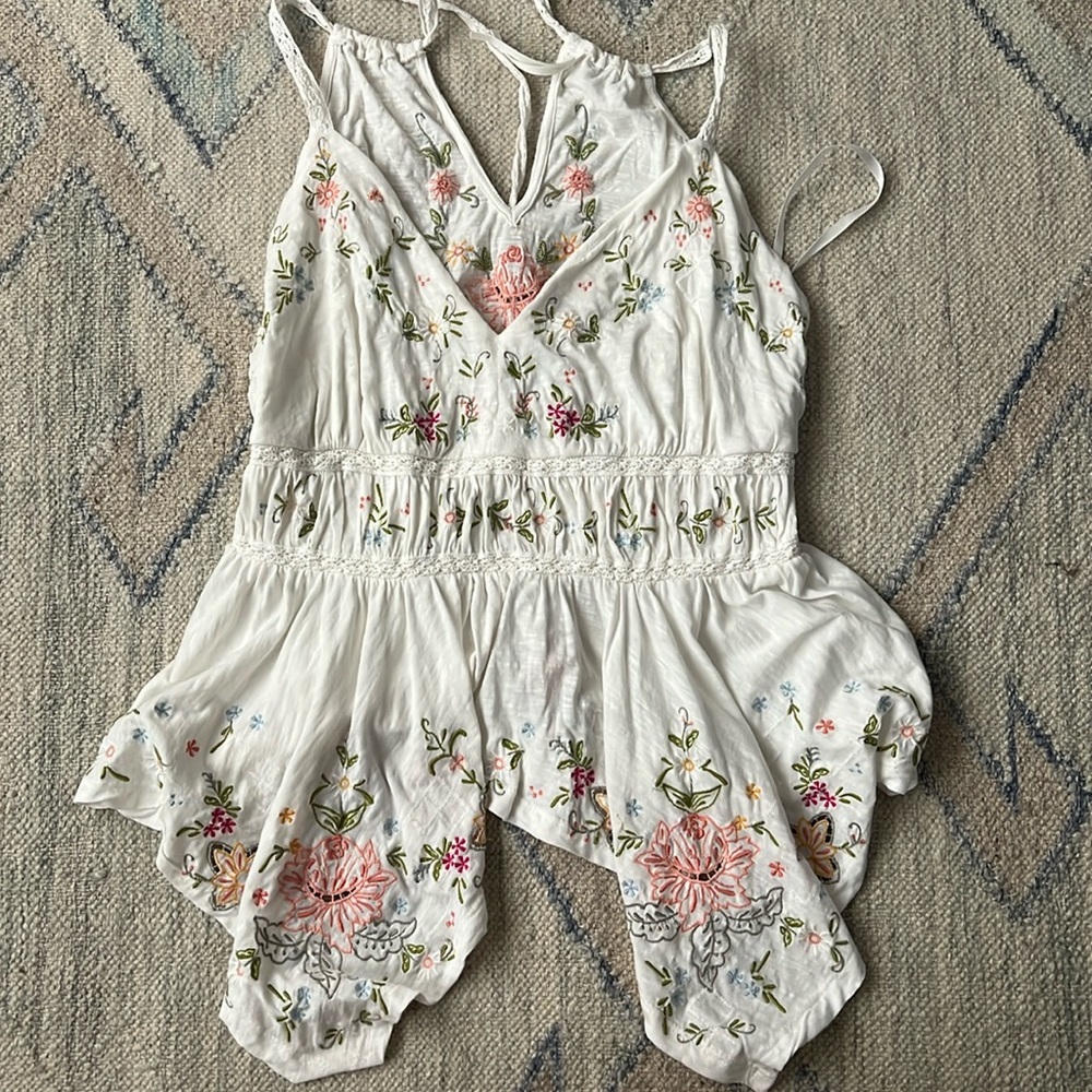 Anthropologie white and floral tie sleeveless shirt size s